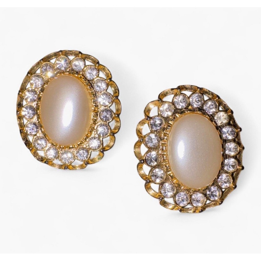 Gold Tone Oval Mother of Pearl/Abalone Halo Crystal Rhinestone Screw Back Stud